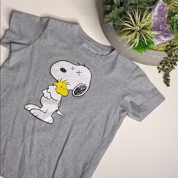 Uniqlo Kaws x Peanuts Collab grey shirt sleeve graphic T-shirt size 8 kids tee - Picture 1 of 8